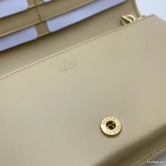 First bag ru Wallet Chain Gucci 0619
